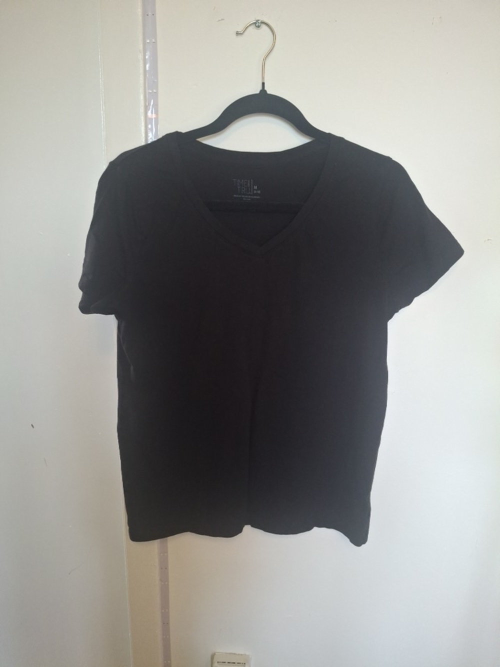 Time and Tru Black V-Neck Short Sleeve Tee